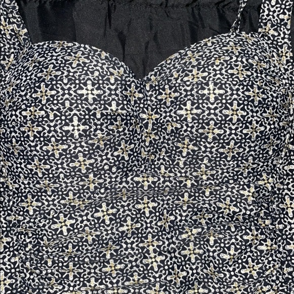 Nip Tuck One Piece Swim Size 6 - Picture 2 of 10